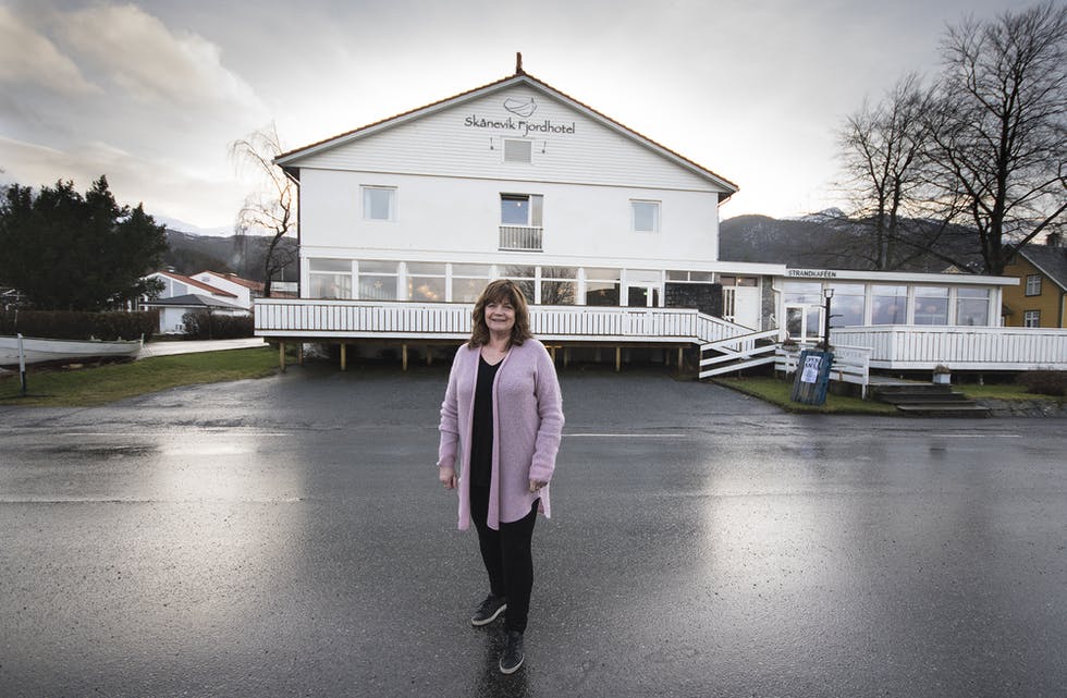 Hotellsjef Inger Karin Larsen fortel at ho misser gjester som ikkje oppdagar at dei har køyrd forbi krysset på E134 i Stordalen før det er for seint for dei å snu. ARKIVFOTO: TORSTEIN TYSVÆR NYMOEN