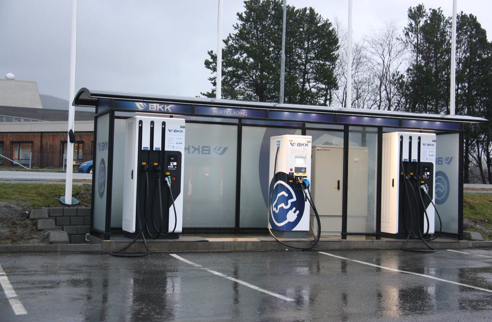 Den nye ladestasjonen ved E134 i Etne kom på plass før jul. Foto: Irene Mæland Haraldsen