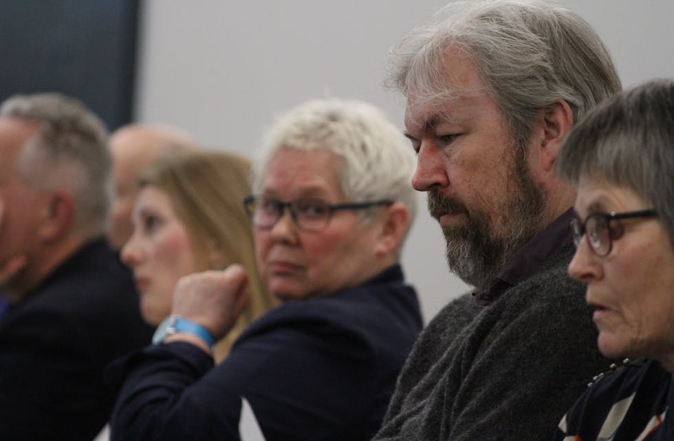 Fire politiske parti i Vindafjord vil ha legalitetskontroll av vedtaket i formannskapet der Solveig Hortman (Sp) måtte gå frå bordet i saka om bygdeskiftet for Trovåg-feltet, fordi ho er leiar av grendeutvalet i Vikebygd.