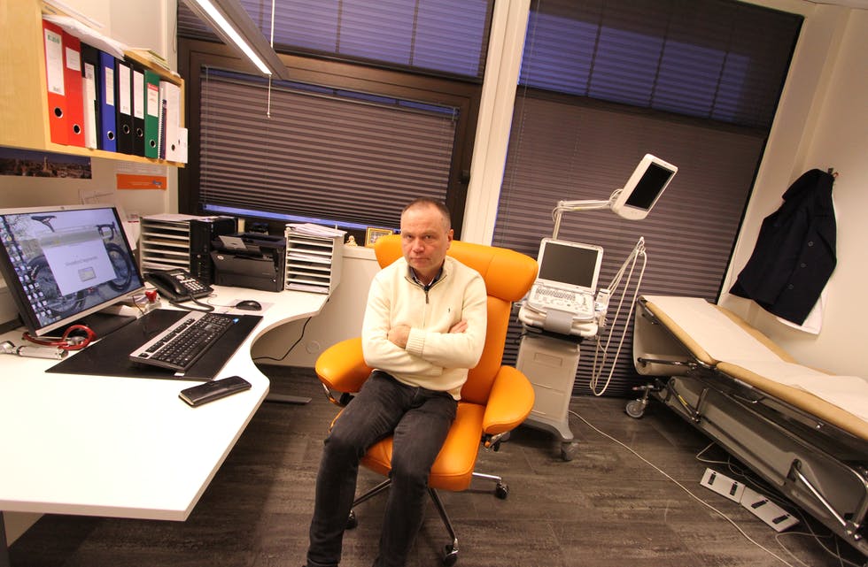 Kommuneoverlege Terje Kleiven opplyser at det er kome inn fire nye positive prøvar for covid-19 i dag. Det arbeidstakarar som kom med fly og reiste vidare til karantene hos arbeidsgivar. Arkivfoto: Jon Edvardsen