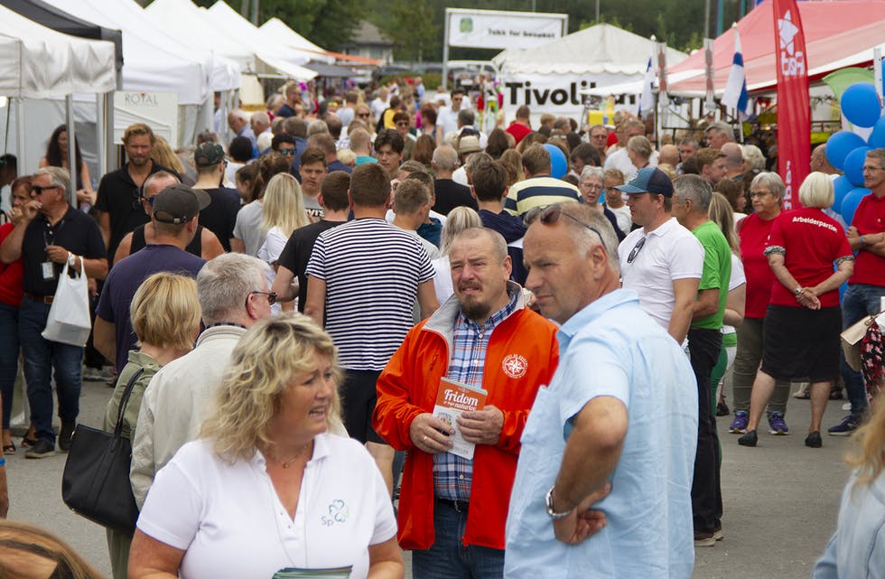 Fleire tusen tok turen til Etnemarknaden i helga. FOTO: TORSTEIN TYSVÆR NYMOEN