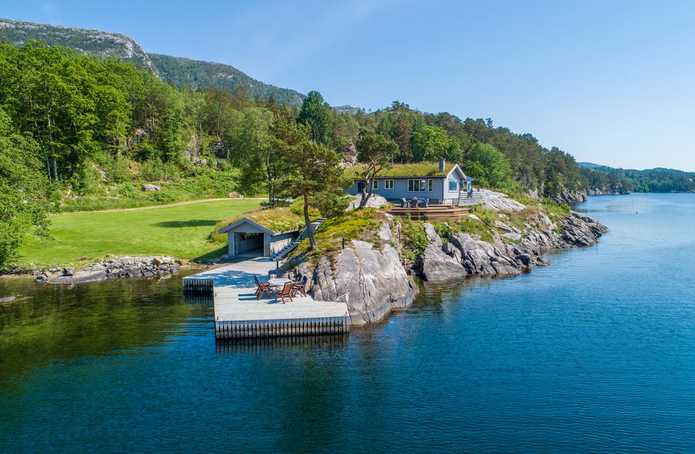 Denne unike perla ved Skjoldafjorden gjekk for 2,6 millionar over prisantydning på 7,5 millionar kroner.
Foto: Eiendomsmegler 1 SR Eiendom AS
