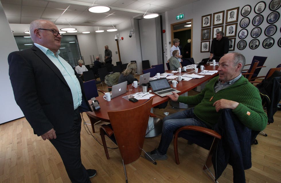 Rune Hetland (V) og Arne Bergsvåg (Sp) markerte seg i debatten i formannskapet der dei vil opne for vindkraft i fjellområde i Vindafjord. Venstre og Sp utgjorde eit fleirtal i formannskapet for å opne kommunen for vindkraftparkar. Foto: Jon Edvardsen