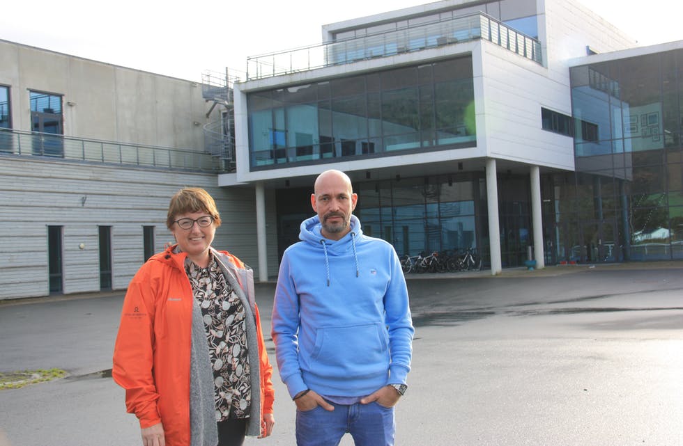 Styreleiar i Etnemarknaden Anita Larsen og marknadsleiar Vidar Lund førebur 40-års feiring av marknaden til neste år.
Foto: Irene Mæland Haraldsen