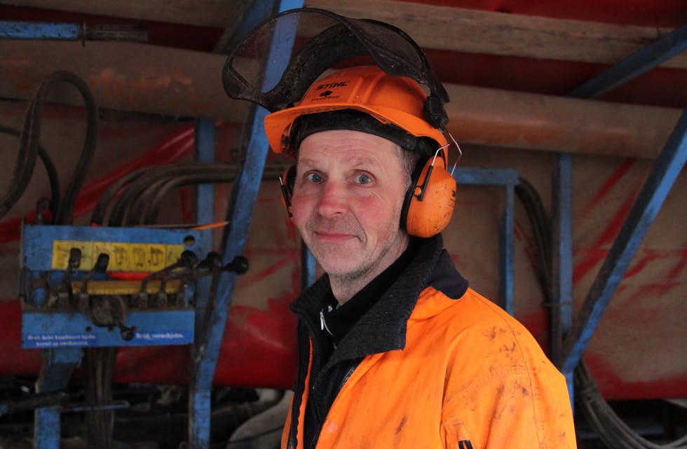 Skogbrukar og bonde Kjetil Skartland har også ei anna side; skodespelar på teaterscenen i Vikebygd. Arkivfoto: Grethe Hopland Ravn
