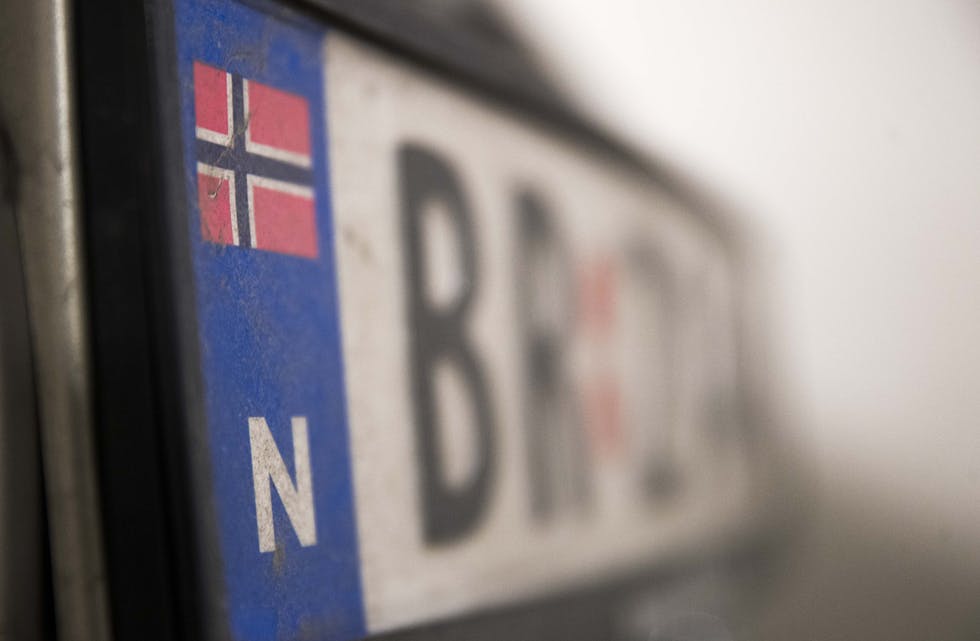 Statens vegvesen vil innføre ei ordning der ein mellombels kan avregistrere køyretøyet utan å levere inn kjennemerke, som bilskilt. Foto: Terje Pedersen / NTB / NPK