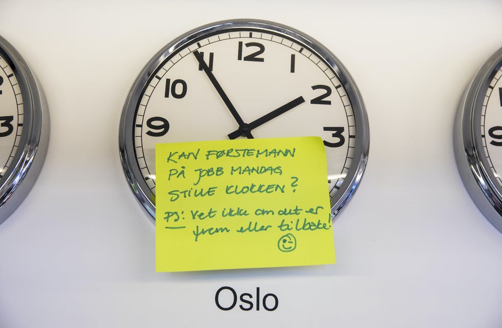 Den mørke tida av året er definitivt over oss igjen i Noreg. Klokka 3 natt til sundag skal klokka stillast éin time bakover.
Foto: Ole Berg-Rusten / NTB / NPK