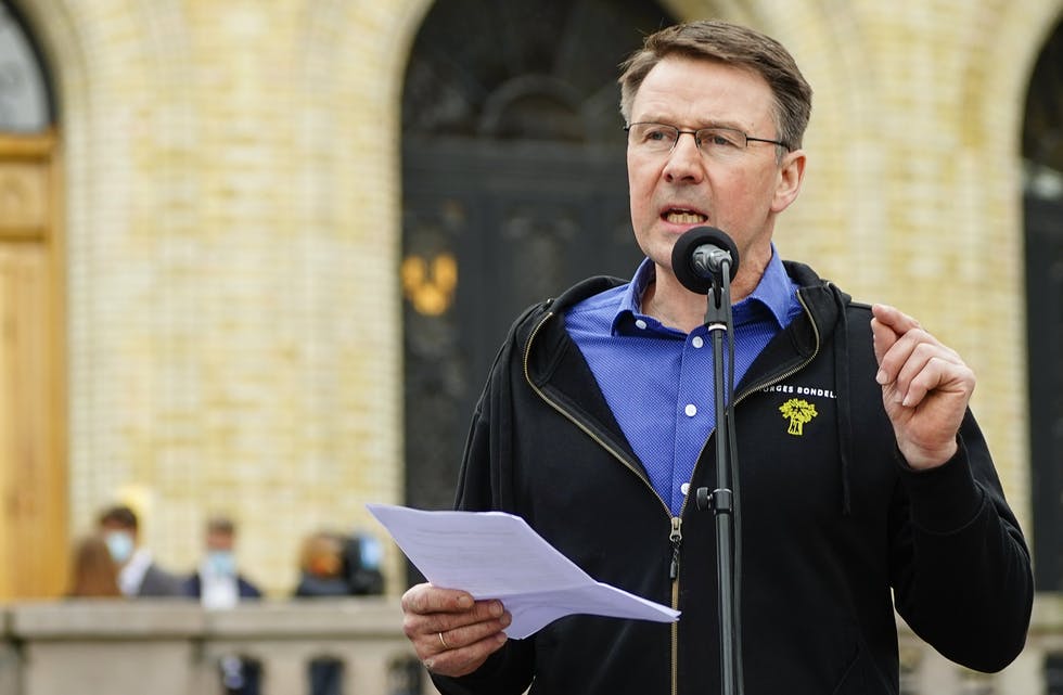 Leiar Lars Petter Bartnes i Norsk Bondelag heldt appell og understreka at norske bønder er sterkt bekymra for utviklinga til landbruket. Foto: Terje Pedersen / NTB / NPK