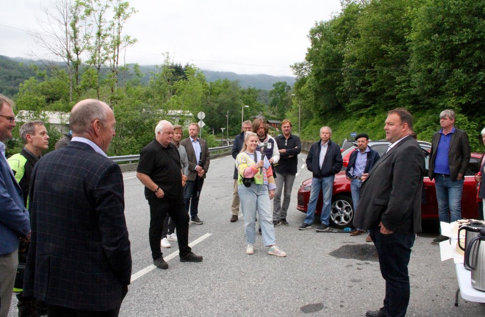 Mange møtte opp då Roald Aga Haug, ønskte velkommen til markering av at strekninga Bakka-Solheim endeleg er inne i NTP.