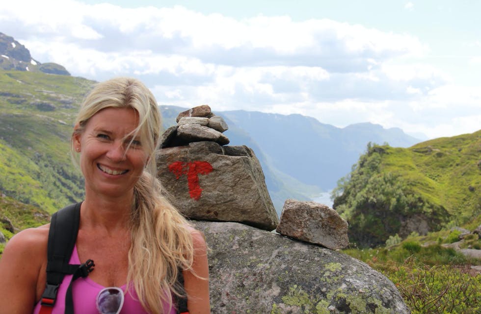 Tone Ekrene er svært glad i å gå i fjellet. Det er også godt for den psykiske helsa, seier ho.
Foto: Privat