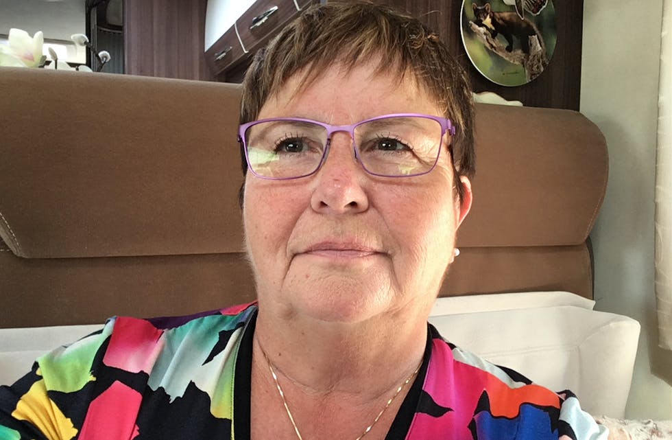 Gunn Marit Owe er ei travel dame på hausten. Då er ho sesongarbeidar på Nortura, jobbar som ringevikar på Sandeidtunet og gler seg over tida ho har med dei elleve barnebarna sine.
Foto: Privat